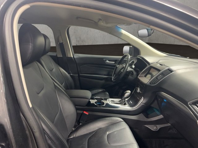 Used 2017 Ford Edge Titanium w/ Technology Package AWD/4WD image 10