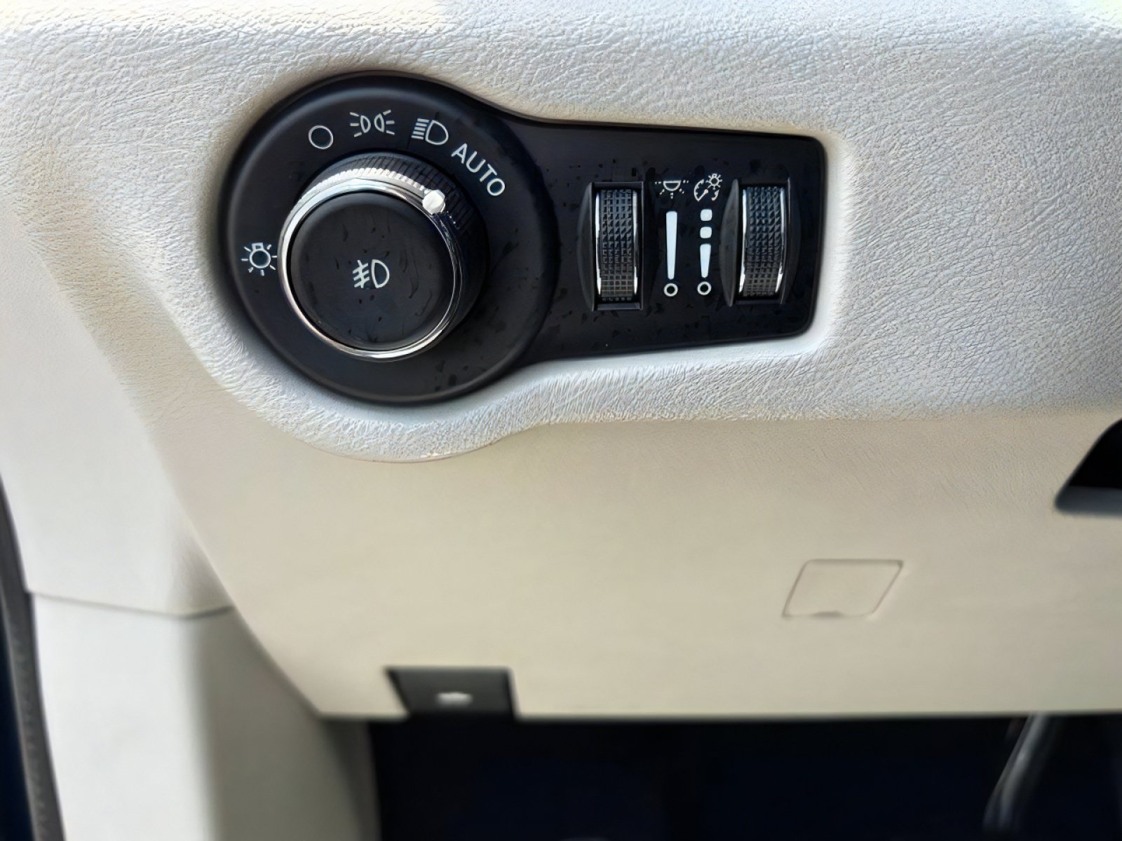 Used 2022 Chrysler Pacifica Limited w/ Uconnect Theater Family Group AWD/4WD image 25