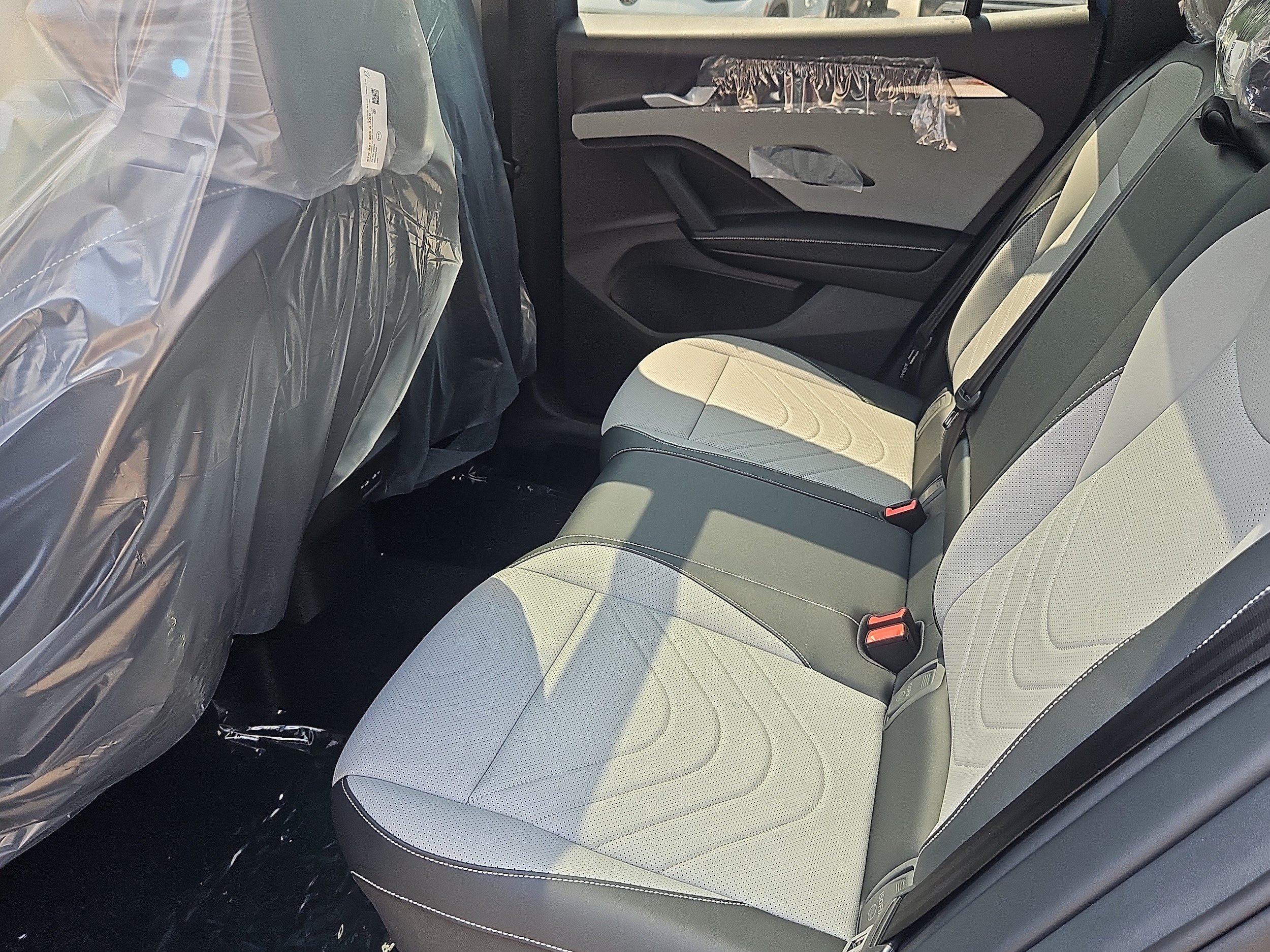New 2026 Volkswagen Tiguan SE R-Line AWD/4WD image 18