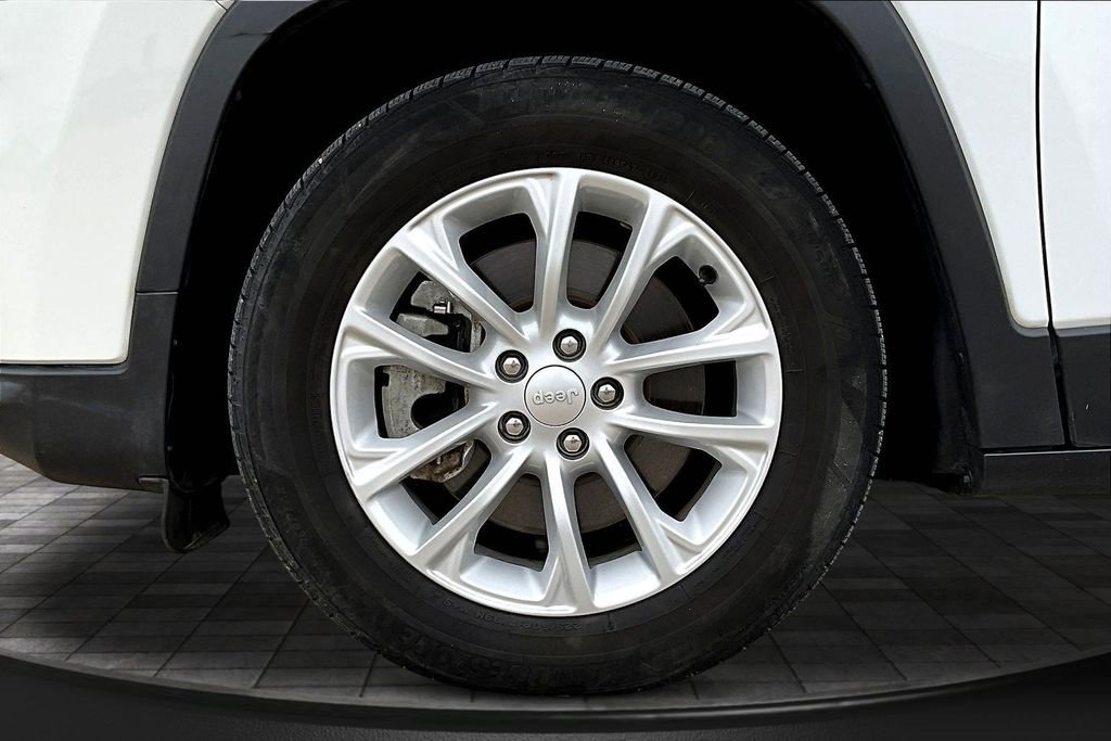 Used 2022 Jeep Cherokee Latitude Lux w/ Sun & Sound Group FWD image 35