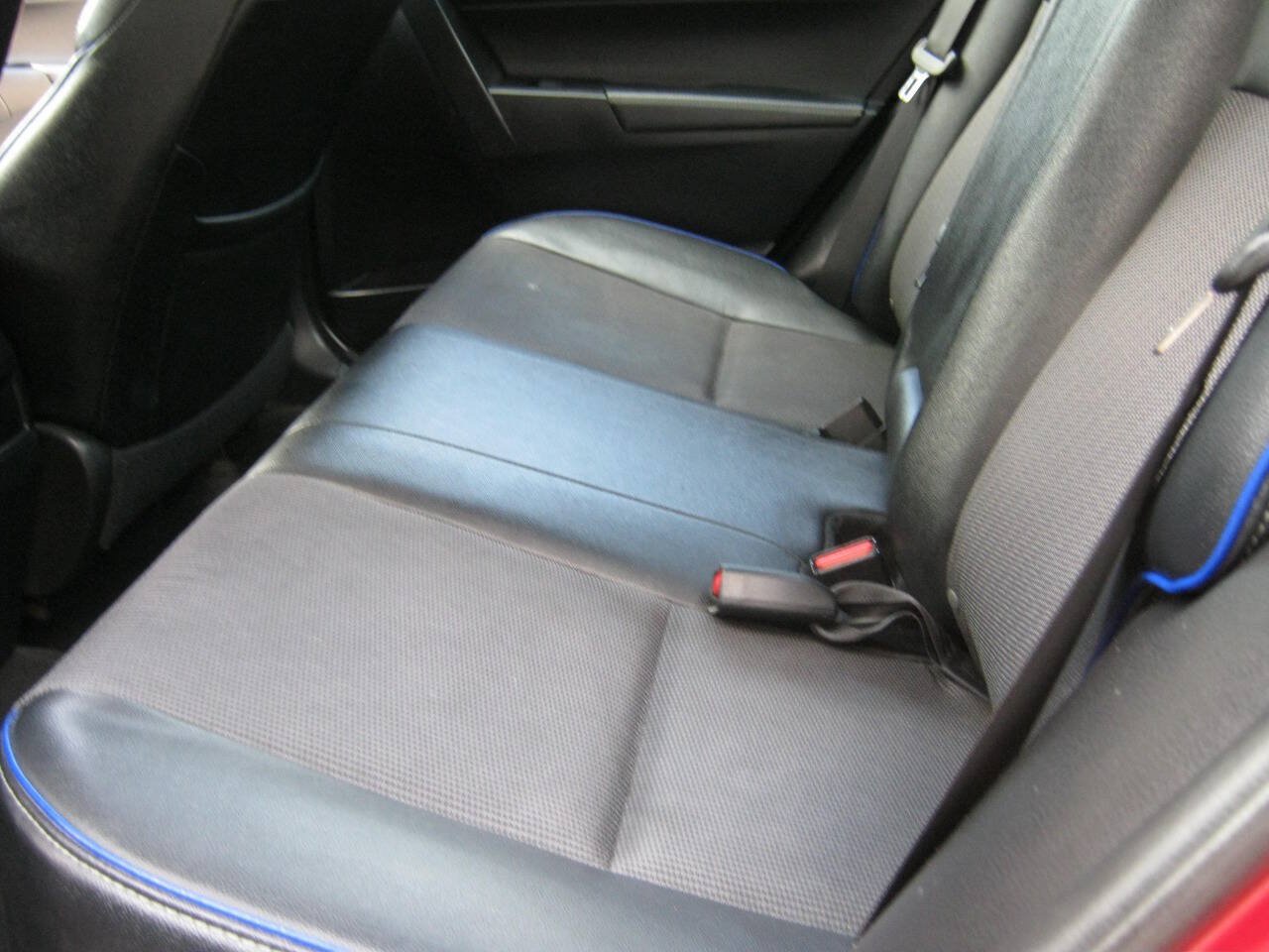 Used 2018 Toyota Corolla SE w/ SE Premium Package FWD image 10