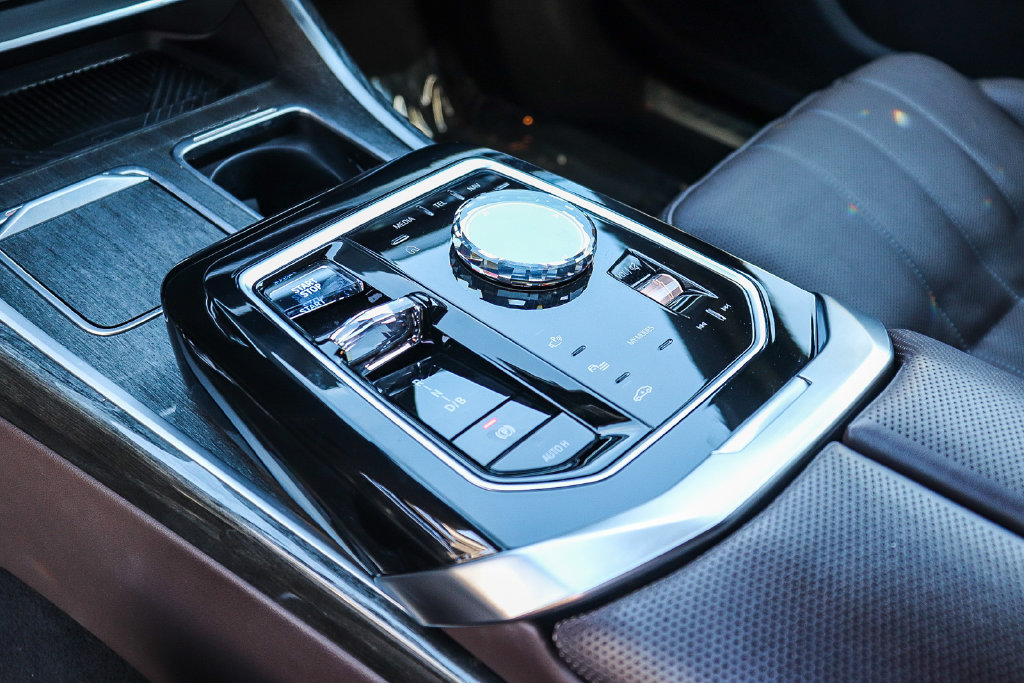 Certified 2024 BMW i7 xDrive60 AWD/4WD image 19