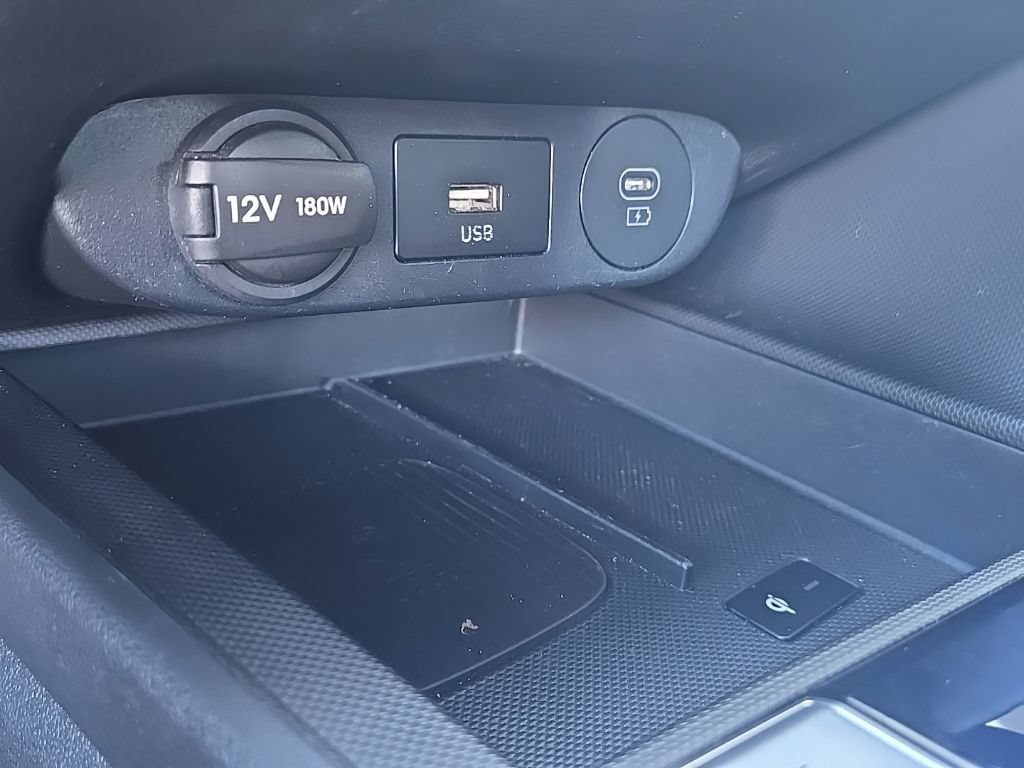 Used 2025 Hyundai Elantra Limited FWD image 23
