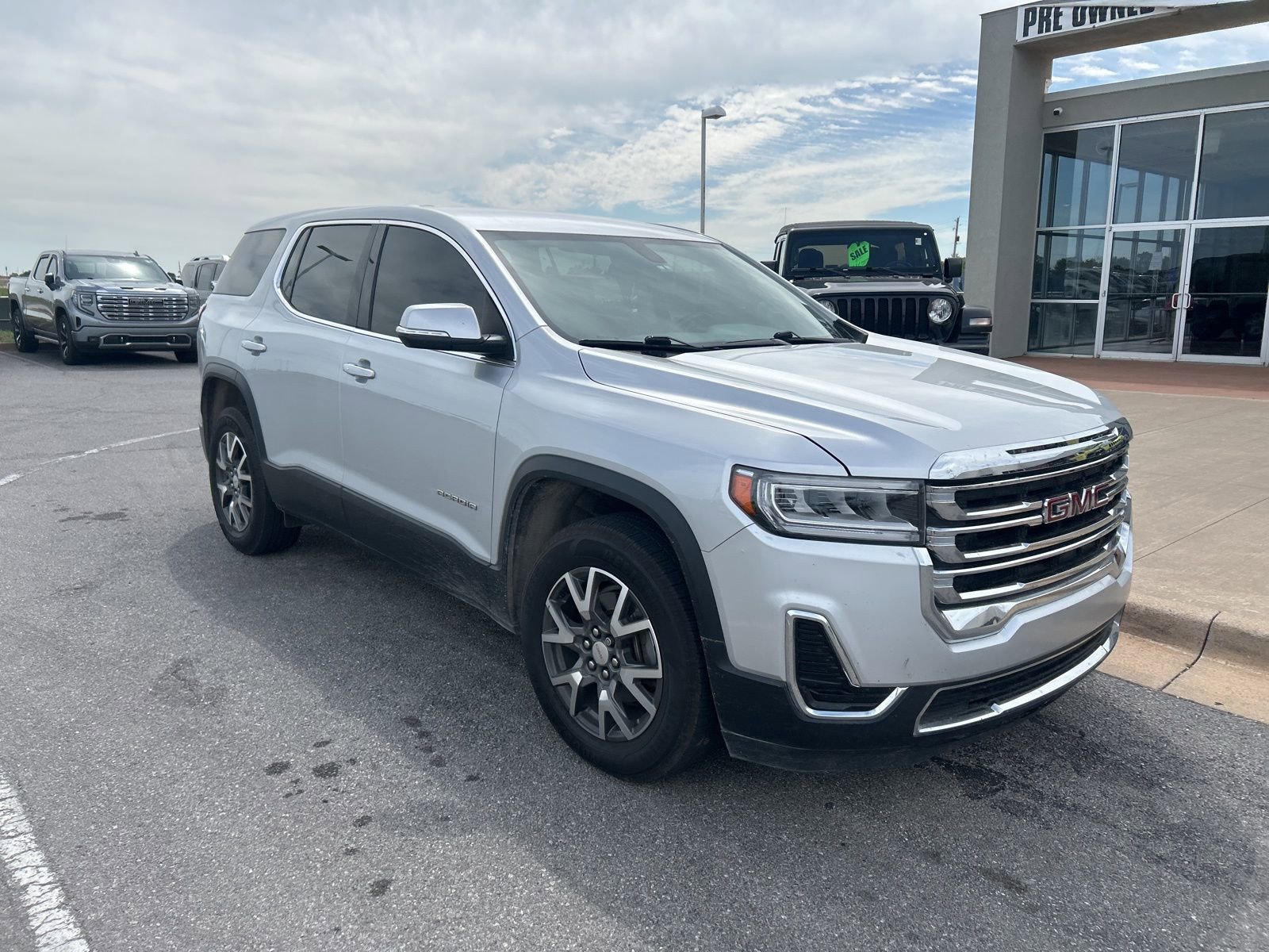 Used 2020 GMC Acadia SLE image 3