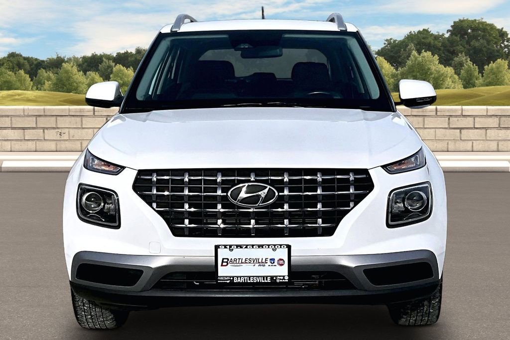 Used 2025 Hyundai Venue SEL image 3