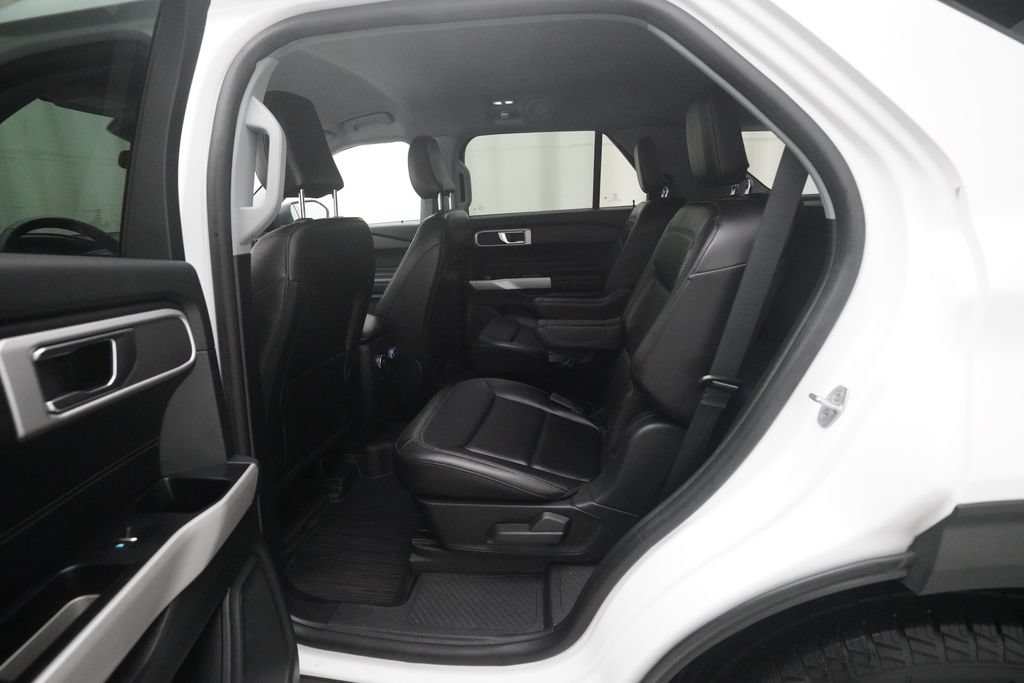 Used 2021 Ford Explorer XLT w/ Equipment Group 202A AWD/4WD image 16