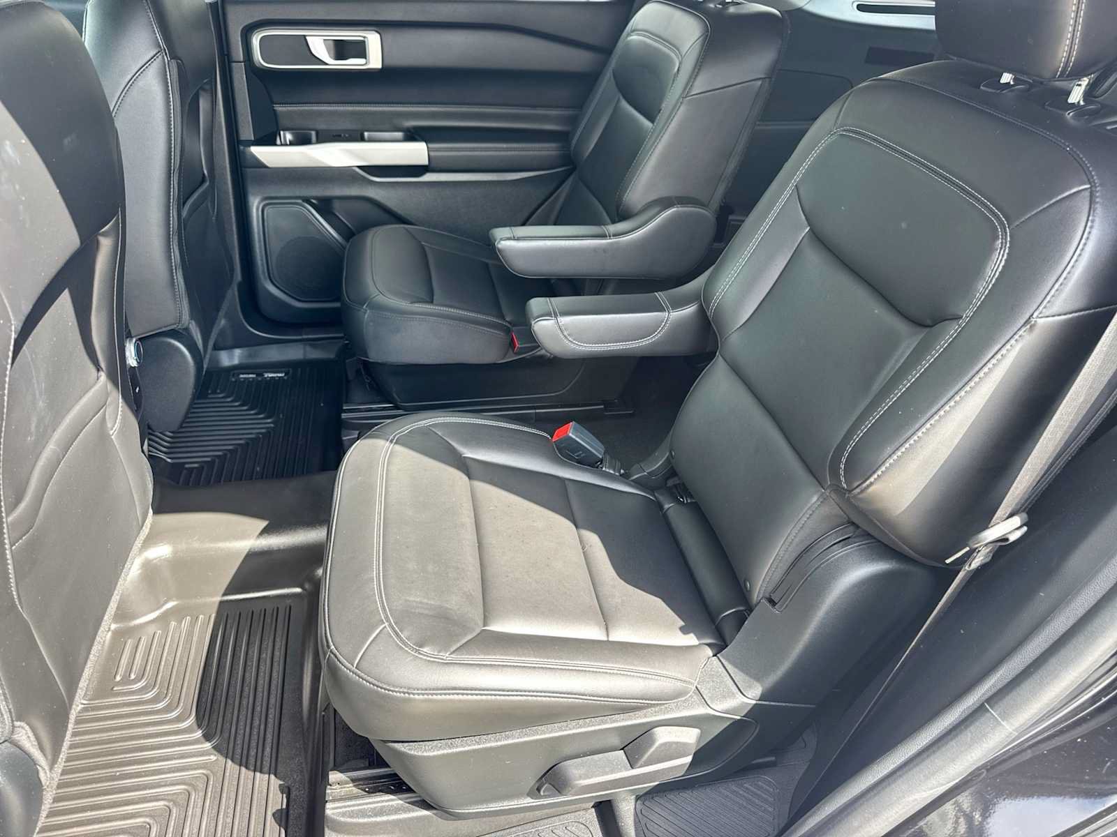 Used 2022 Ford Explorer XLT w/ Equipment Group 202A AWD/4WD image 18