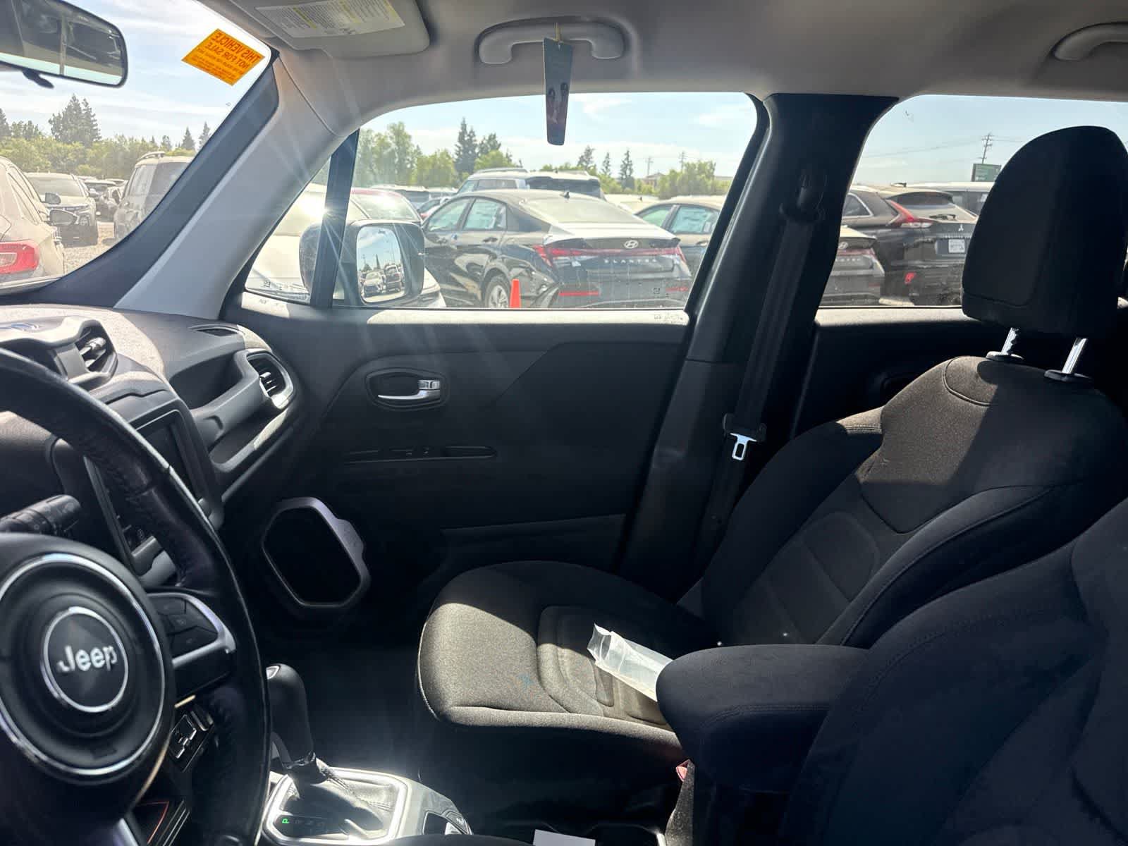 Used 2018 Jeep Renegade Latitude w/ Advanced Technology Group FWD image 21