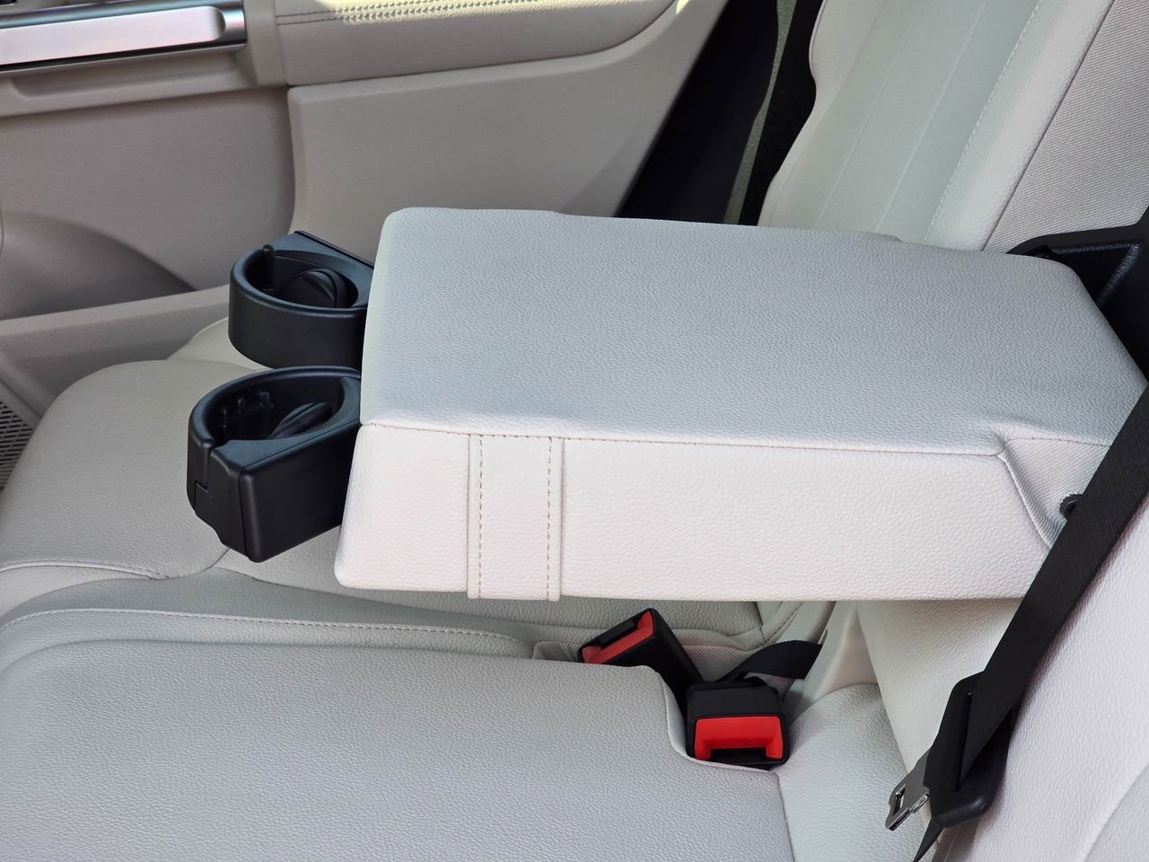 Used 2025 Mercedes-Benz GLB 250 4MATIC image 33