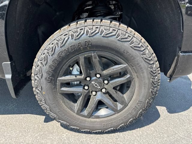 New 2026 Chevrolet Silverado 1500 Custom Trail Boss w/ Dark Appearance Package AWD/4WD image 9