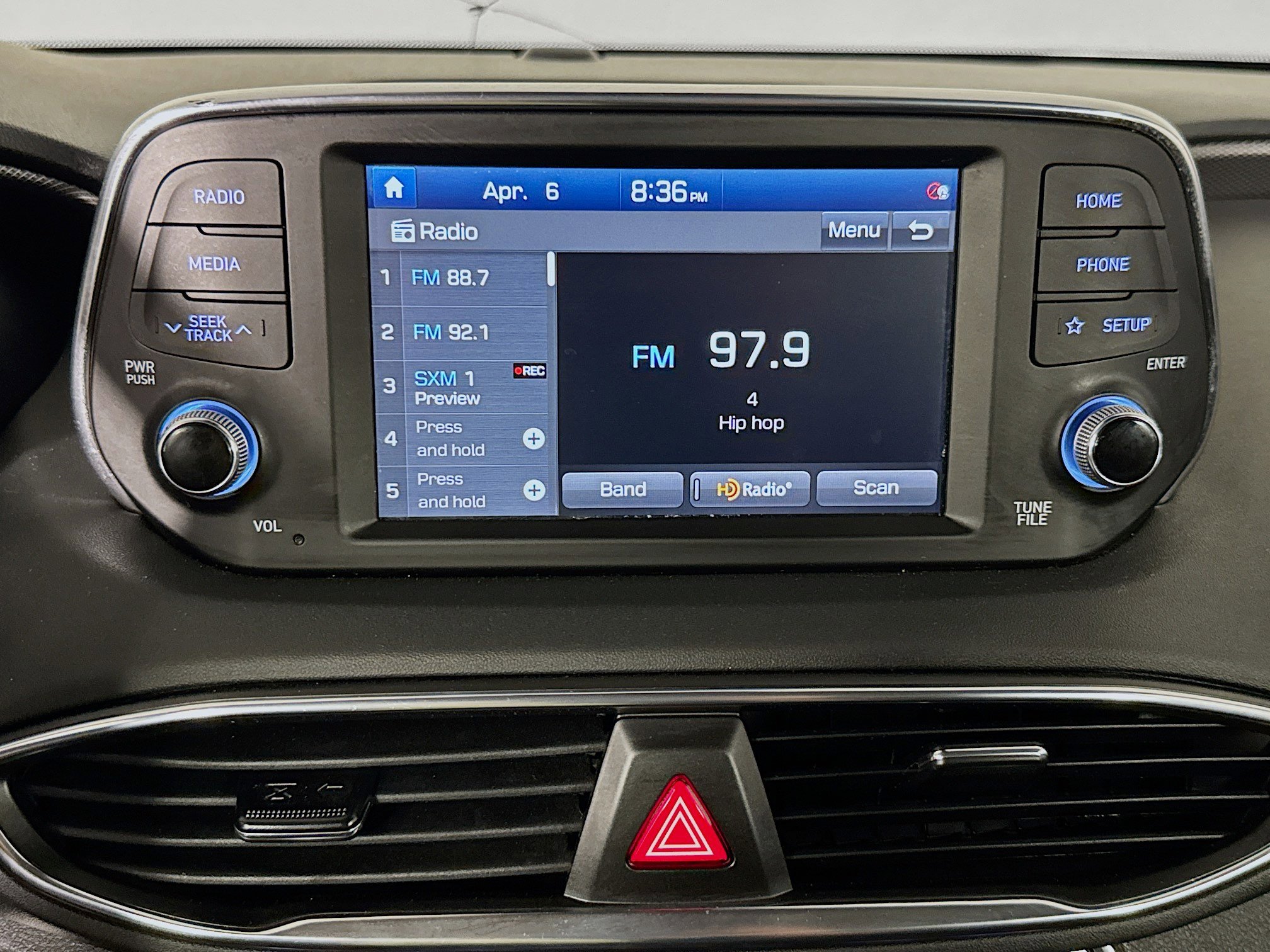 Used 2020 Hyundai Santa Fe SEL FWD image 17