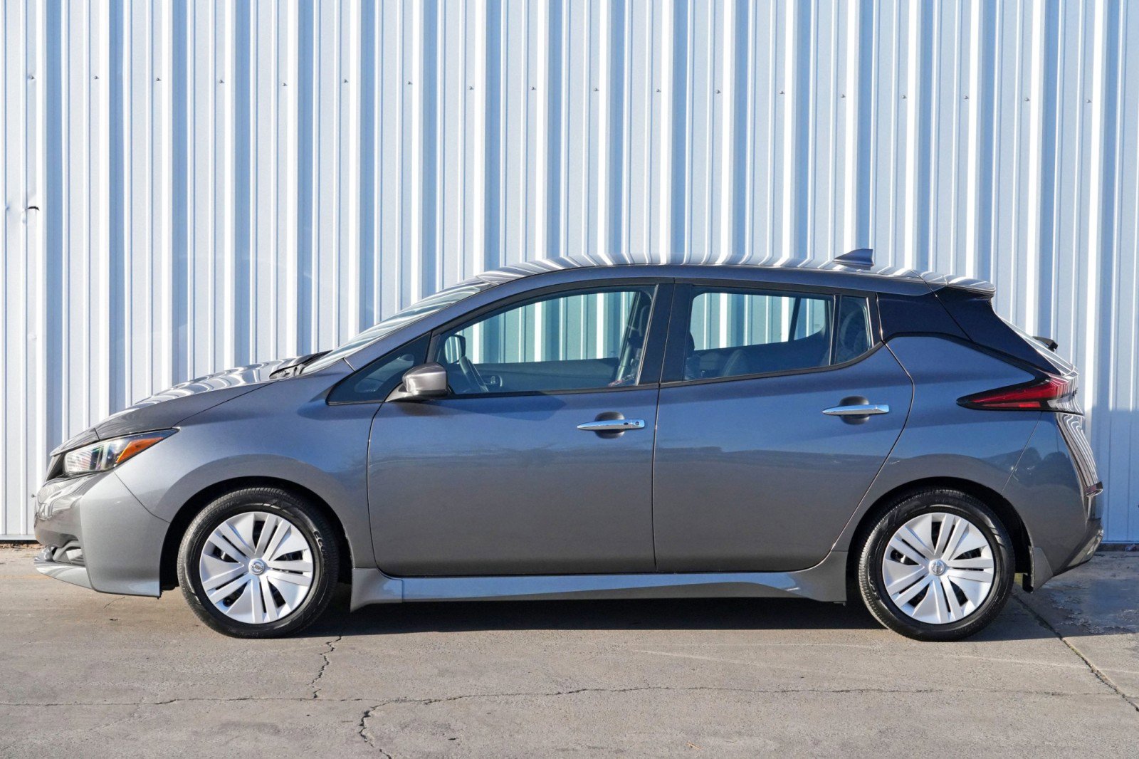 Used 2025 Nissan Leaf S image 40