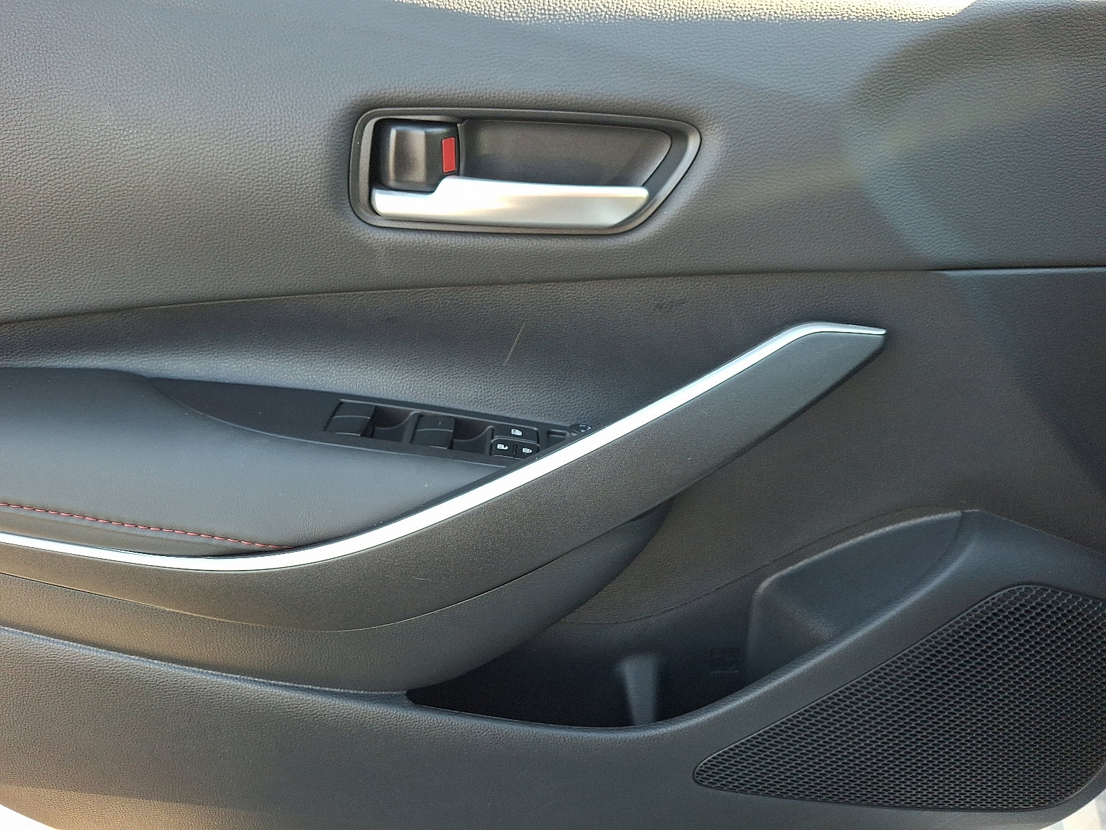 Certified 2025 Toyota Corolla SE w/ SE Premium Package image 13