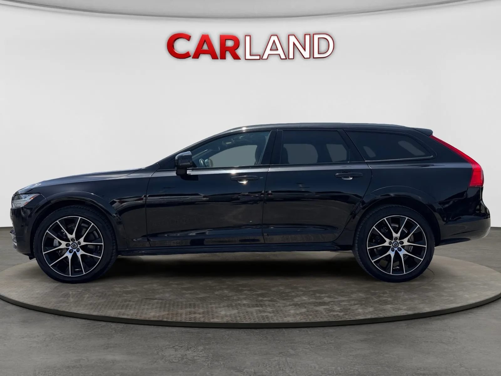 Used 2018 Volvo V90 T6 Cross Country w/ Convenience Package AWD/4WD image 2
