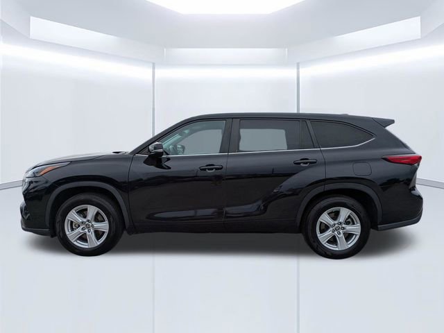 Used 2023 Toyota Highlander LE image 7