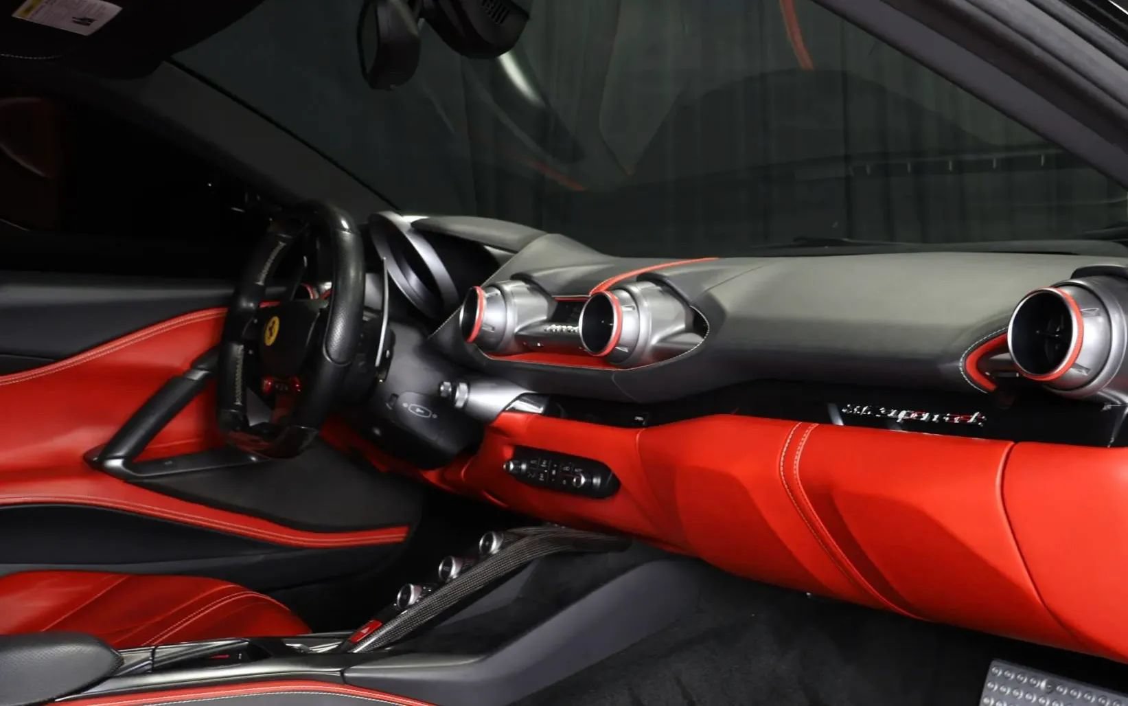 Used 2019 Ferrari 812 Superfast RWD image 17