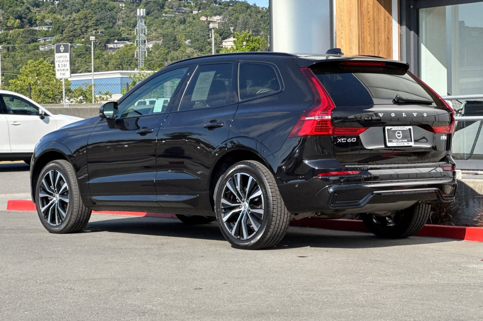 Used 2024 Volvo XC60 B5 Plus w/ Protection Package Premier AWD/4WD image 7