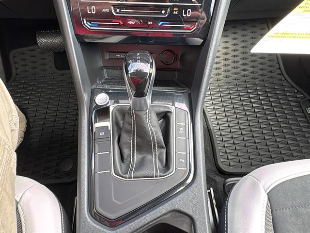 Certified 2025 Volkswagen Taos SE FWD image 24
