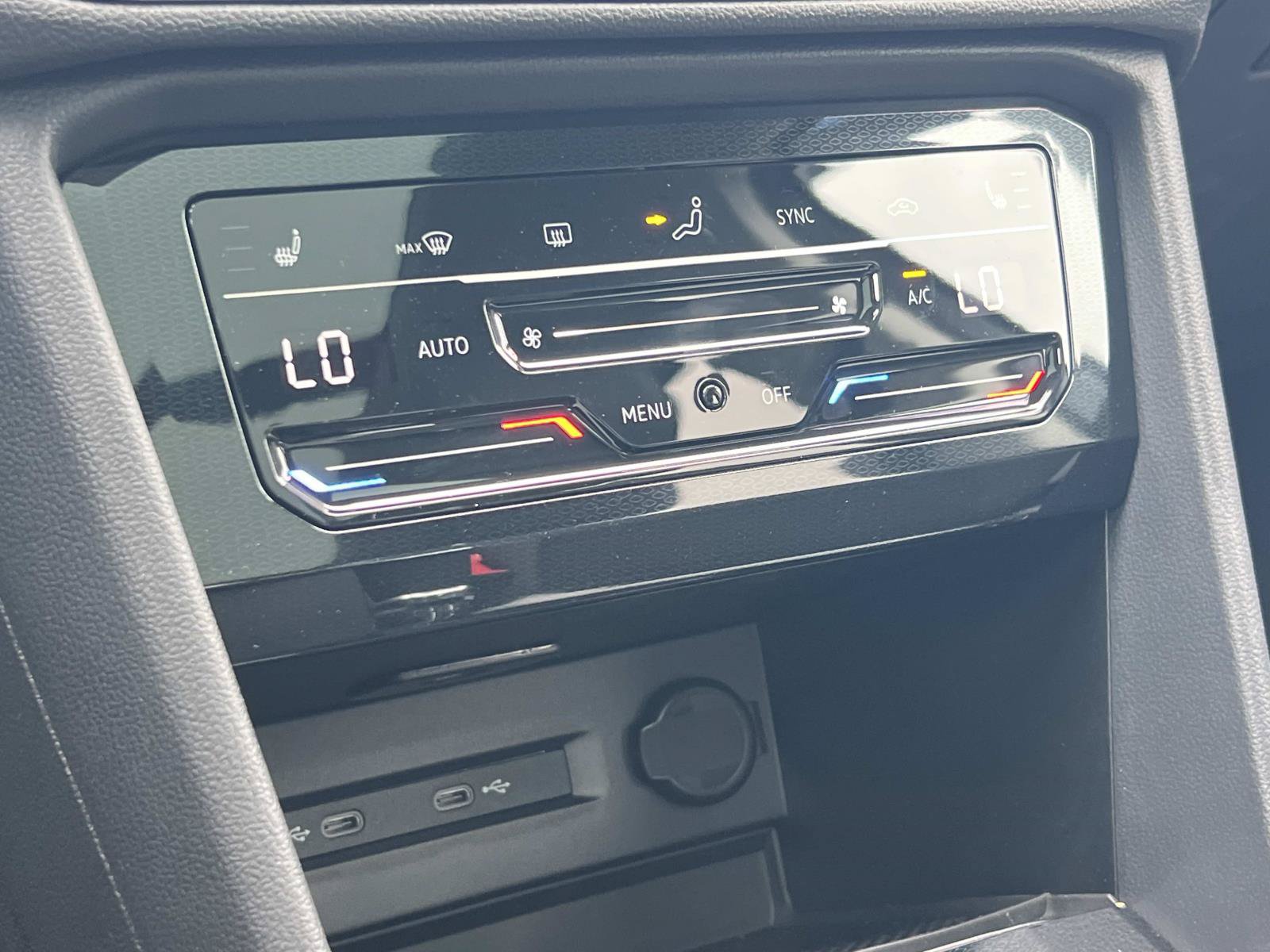 New 2026 Volkswagen Taos SE FWD image 15