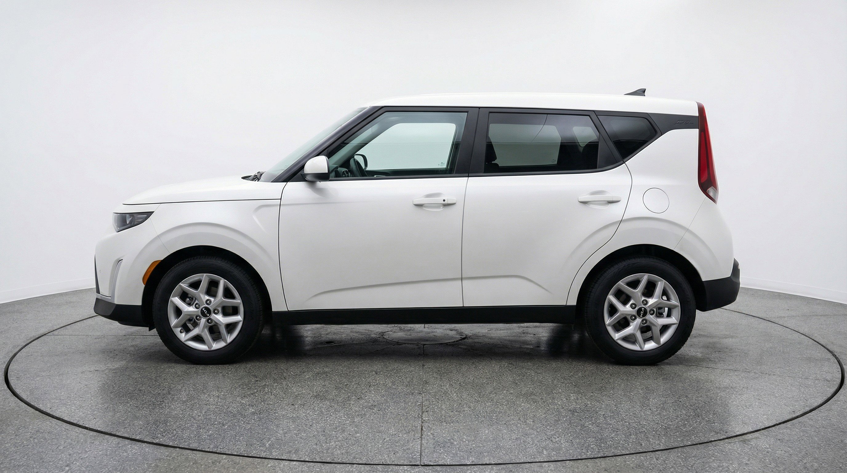 Used 2025 Kia Soul LX w/ LX Technology Package image 5