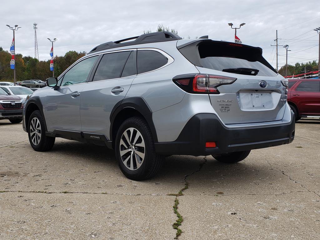 Used 2023 Subaru Outback Premium AWD/4WD image 6