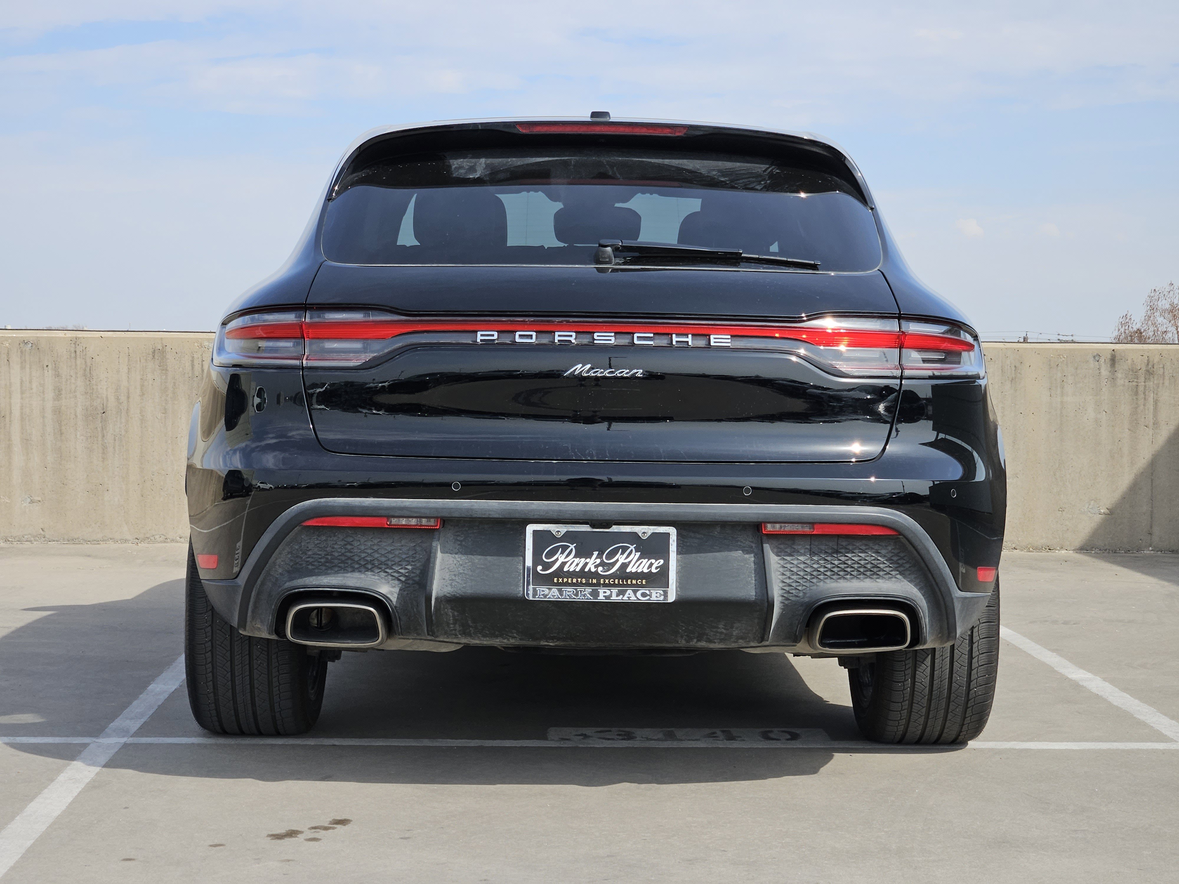 Certified 2025 Porsche Macan image 7