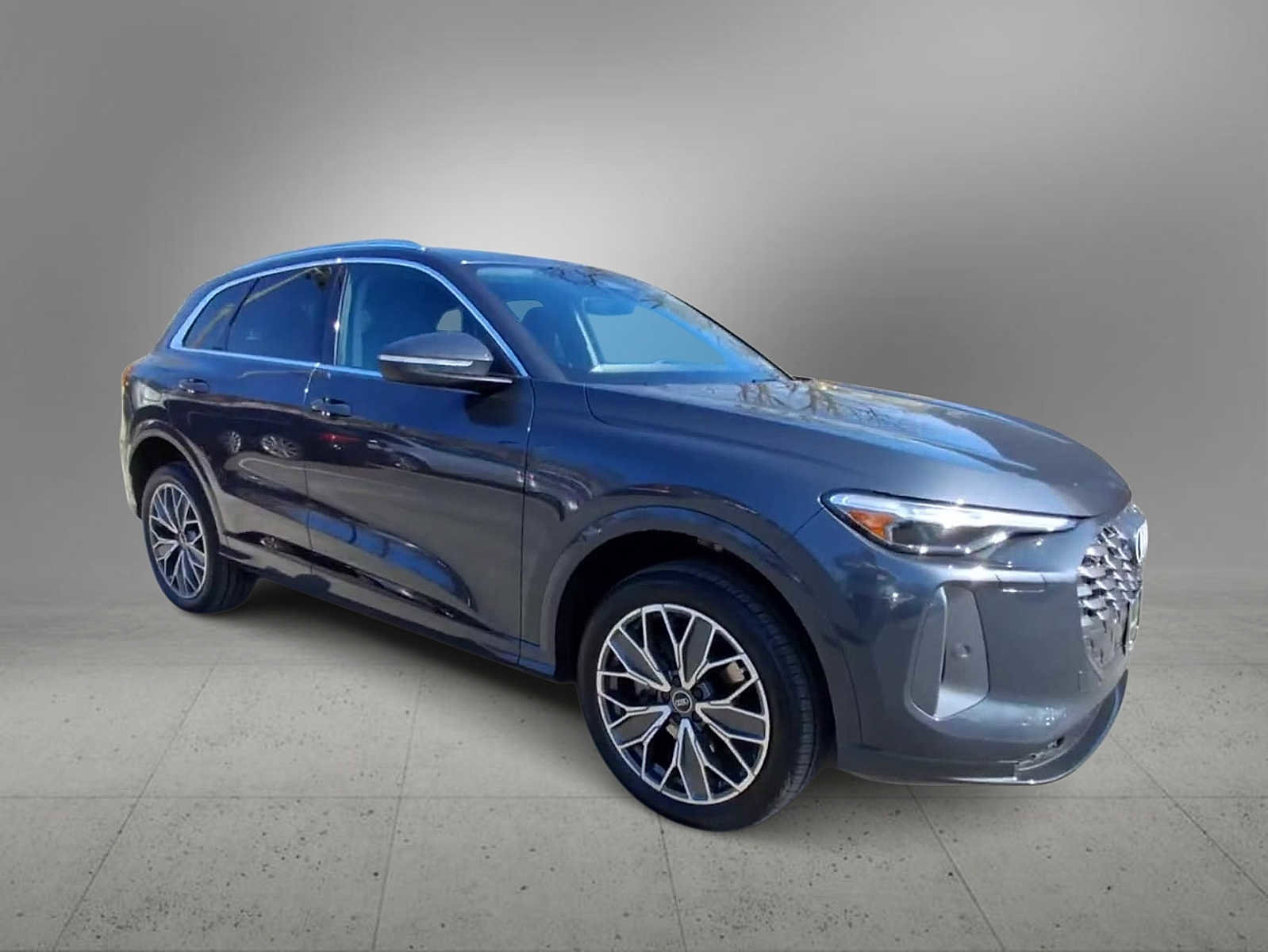 Certified 2025 Audi Q5 Premium Plus w/ Premium Plus image 2