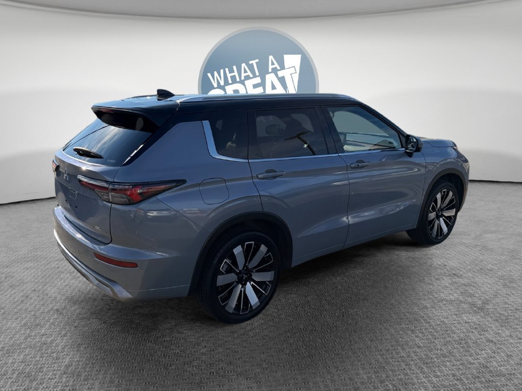 Used 2025 Mitsubishi Outlander SEL AWD/4WD image 3
