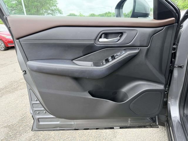 Used 2023 Nissan Rogue SV w/ SV Premium B Package FWD image 14