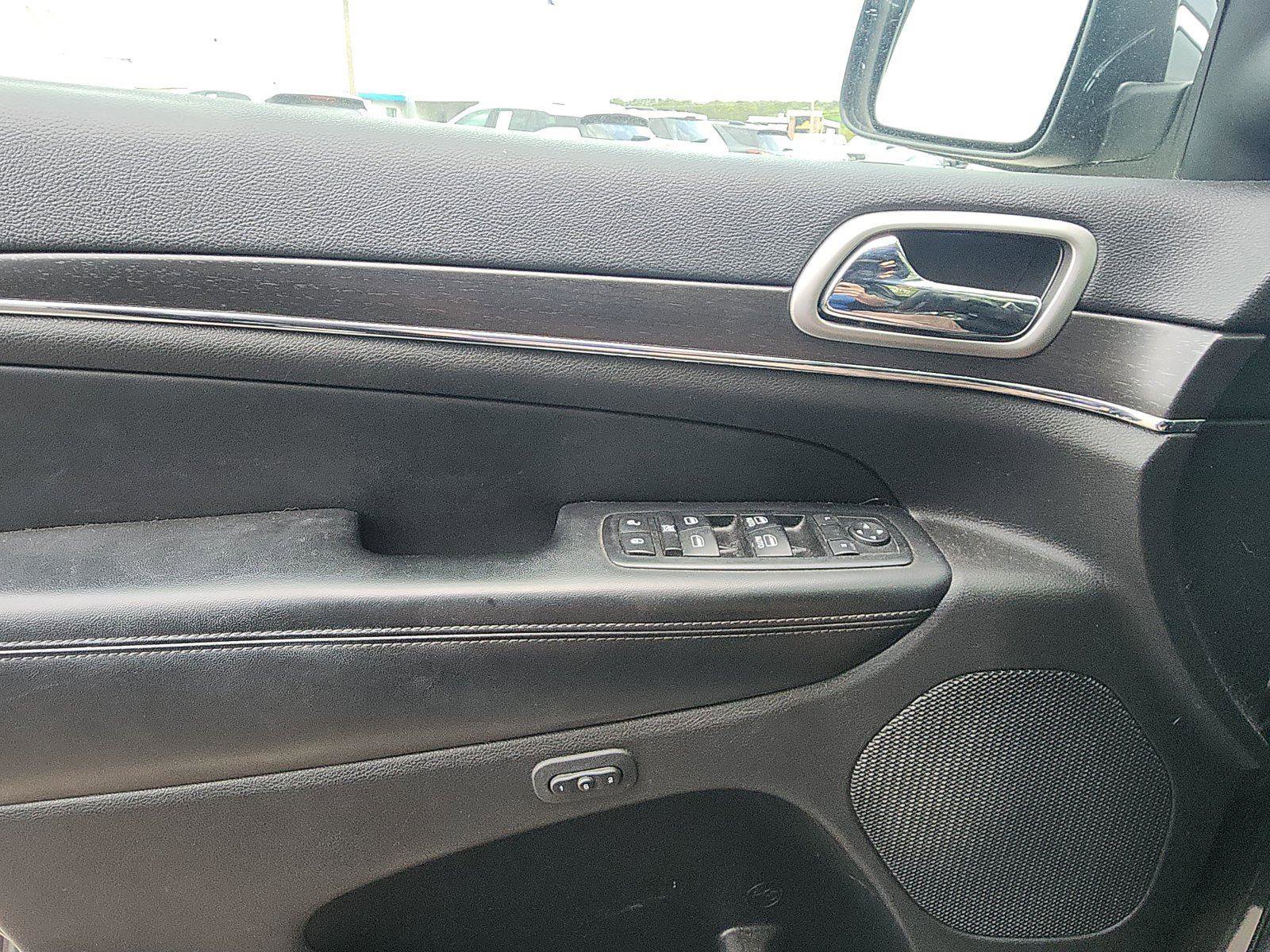 Used 2018 Jeep Grand Cherokee Limited image 15