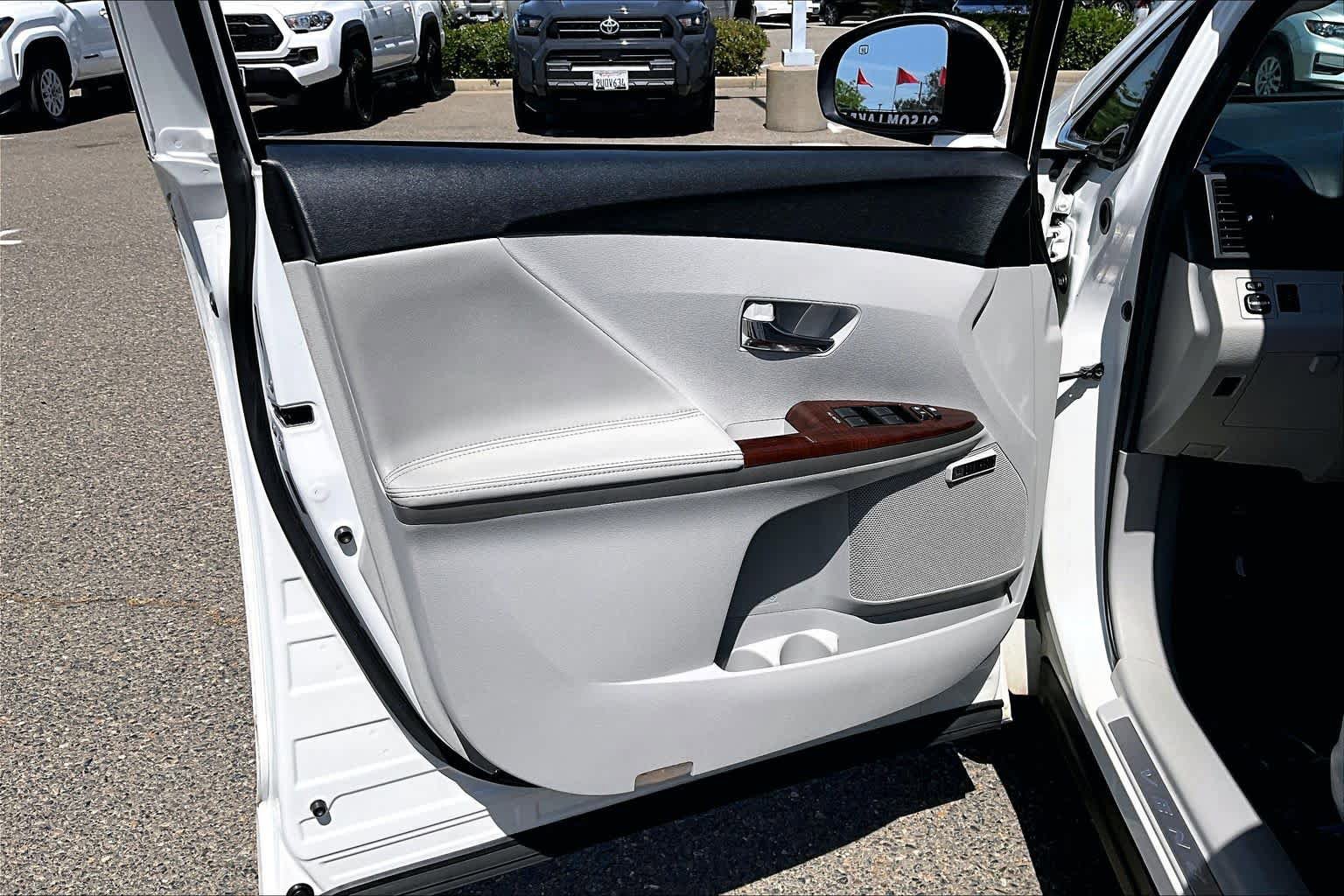 Used 2011 Toyota Venza AWD w/ Premium Pkg #2 image 21