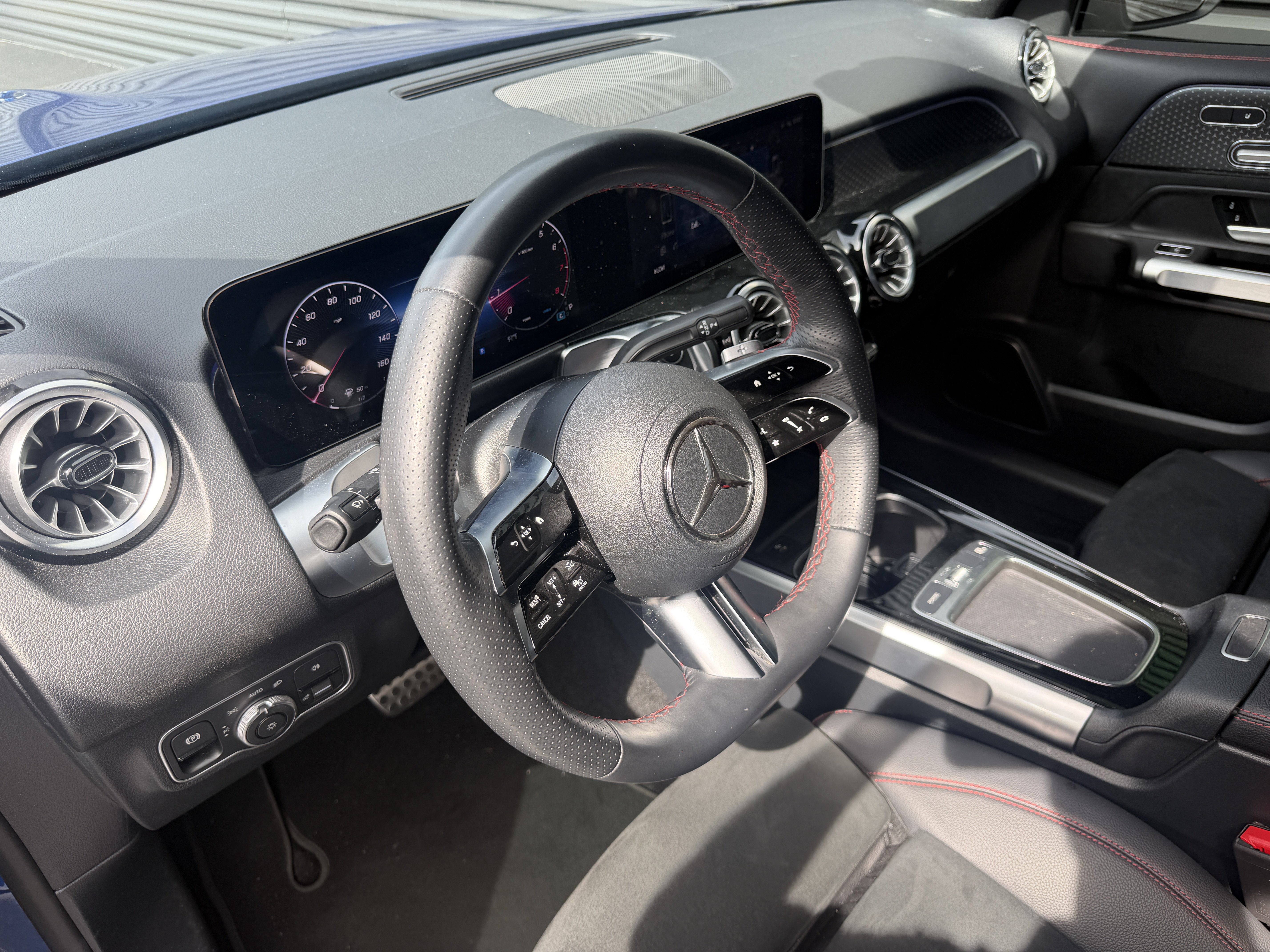 Used 2024 Mercedes-Benz GLB 250 image 4