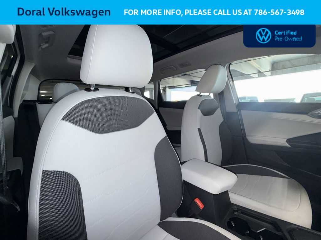 Used 2025 Volkswagen Taos SE FWD image 27