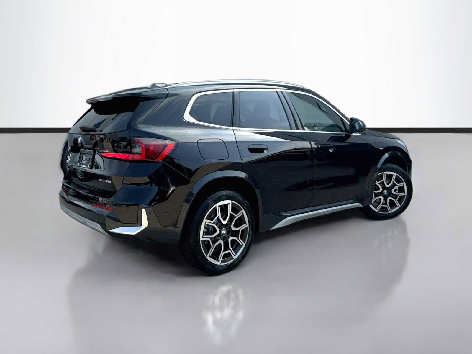 New 2027 BMW X1 xDrive28i AWD/4WD image 3