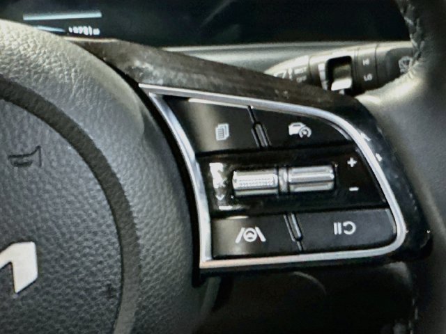 Certified 2025 Kia Seltos S AWD/4WD image 17