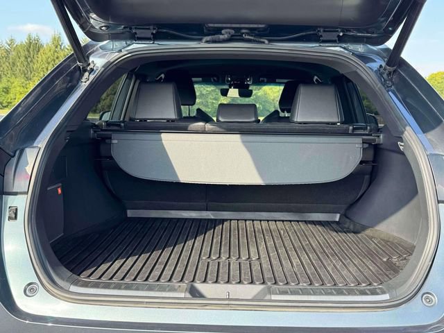 Used 2022 Toyota Venza XLE image 10