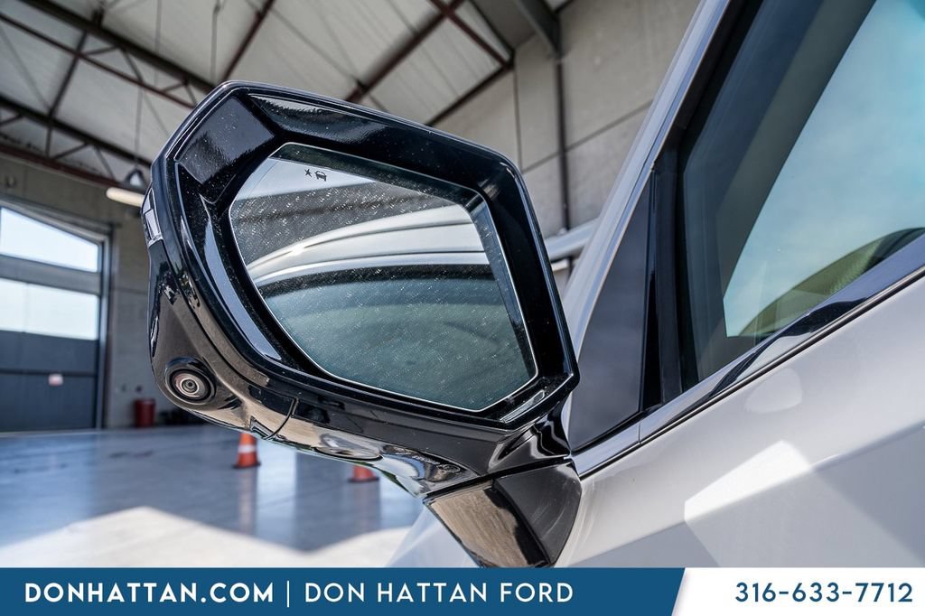 Used 2024 GMC Yukon XL Denali AWD/4WD image 41