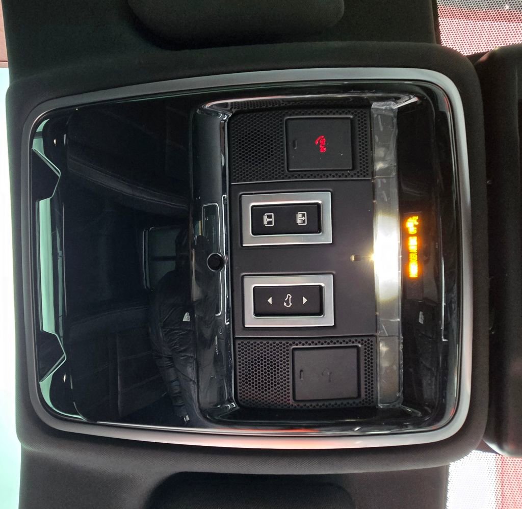 Used 2021 Land Rover Range Rover Velar R-Dynamic S image 30