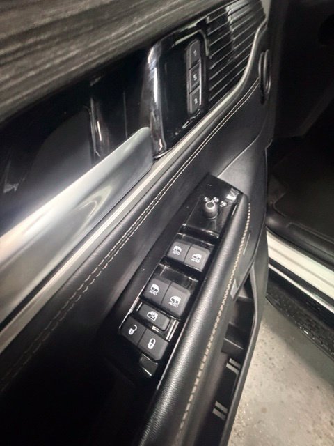 Used 2024 Jeep Wagoneer Series III AWD/4WD image 27