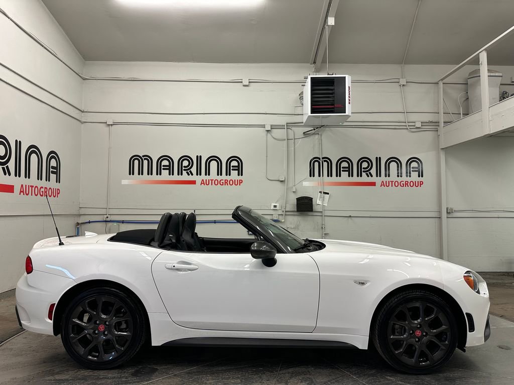 Used 2017 FIAT 124 Spider Abarth image 2
