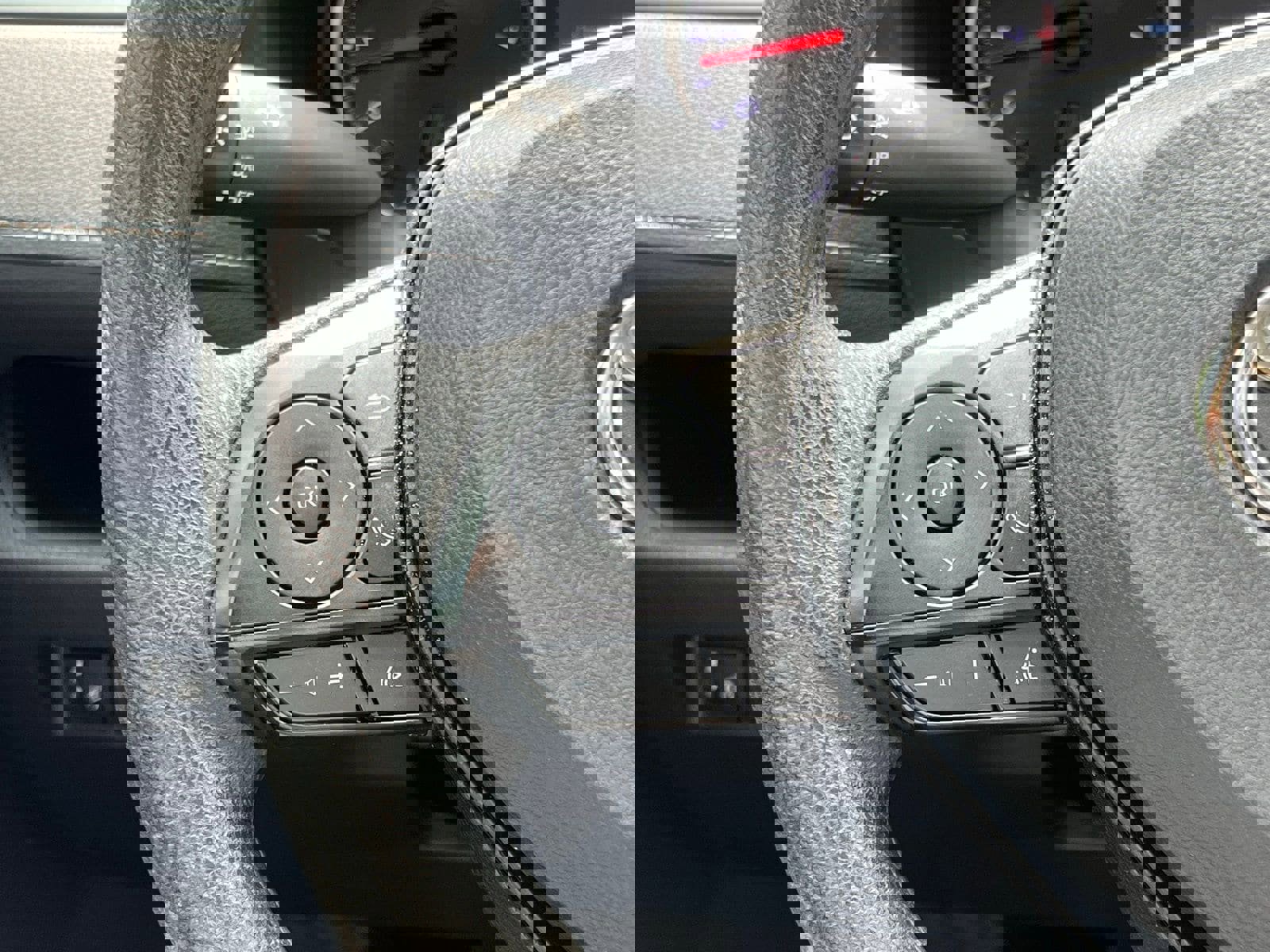 Used 2022 Toyota RAV4 LE FWD image 26