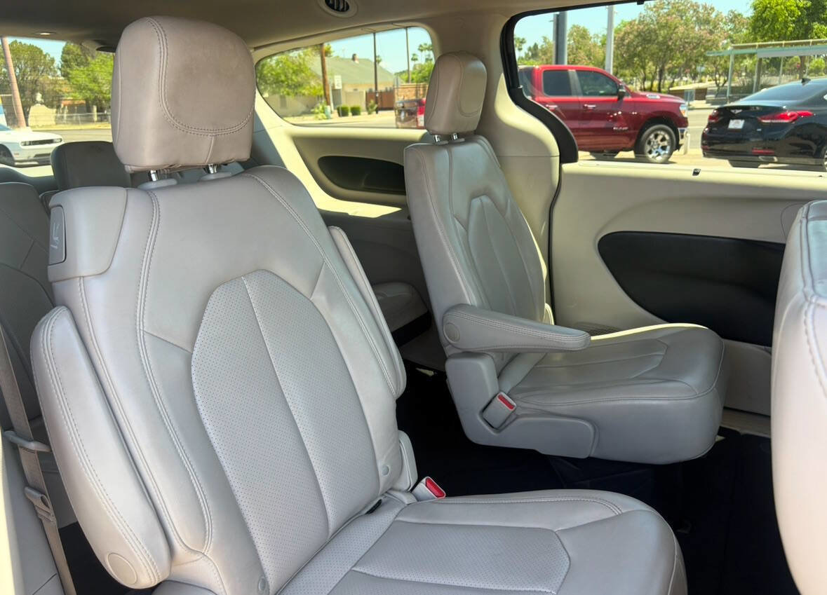 Used 2021 Chrysler Voyager Lxi FWD image 4