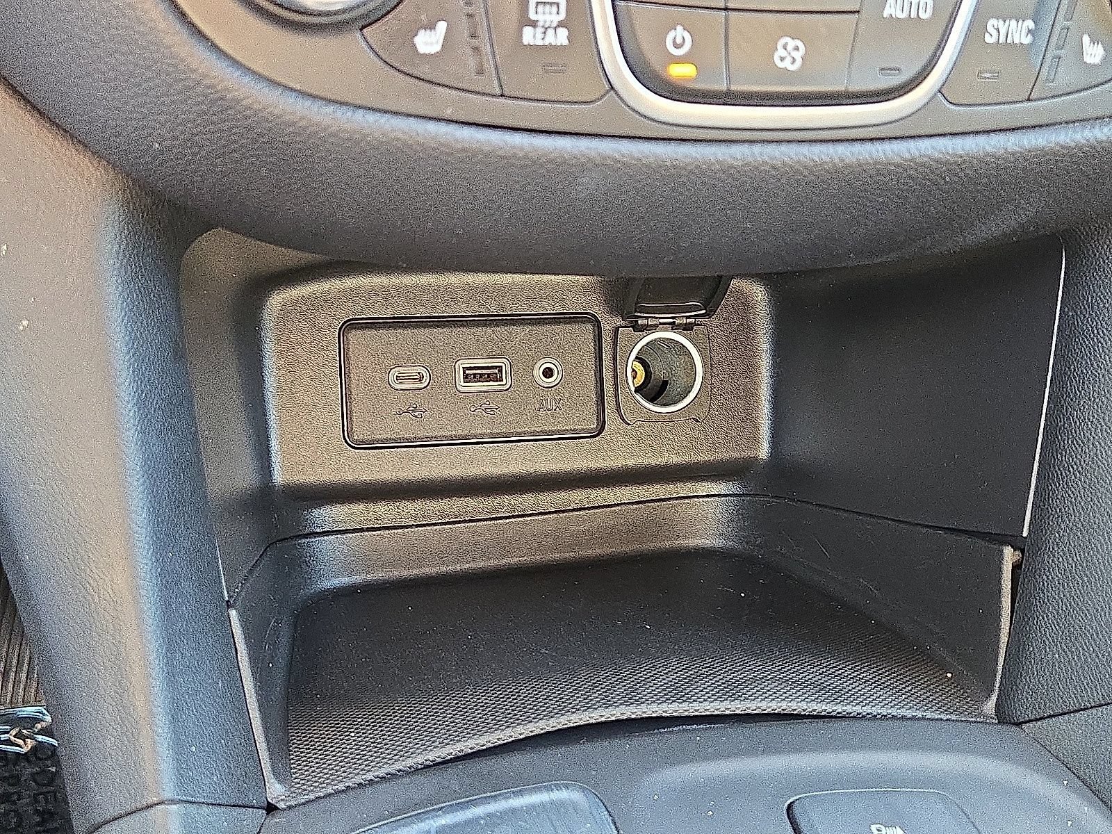 Used 2024 Chevrolet Equinox LT FWD image 30