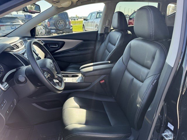 Used 2023 Nissan Murano SV w/ SV Midnight Edition Package image 12