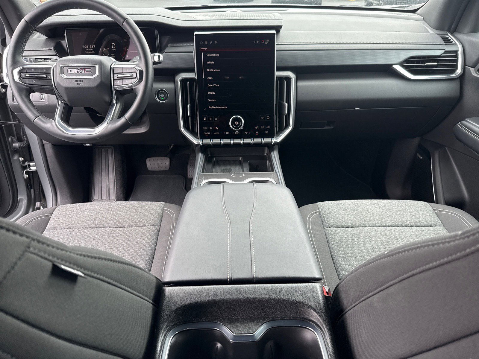 Used 2025 GMC Acadia Elevation image 13