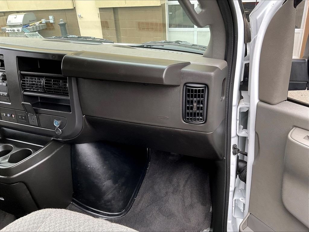 Used 2025 Chevrolet Express 3500 LT w/ LT Preferred Equipment Group RWD image 13