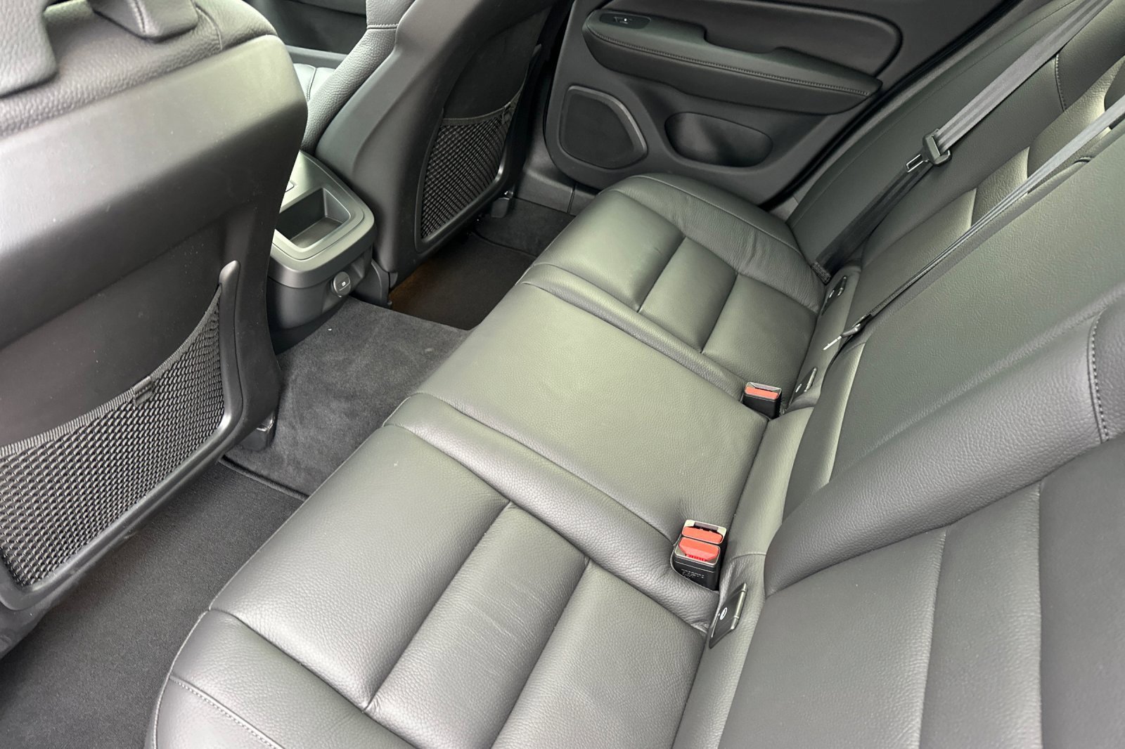 Used 2025 Volvo V60 B5 Cross Country Plus image 12