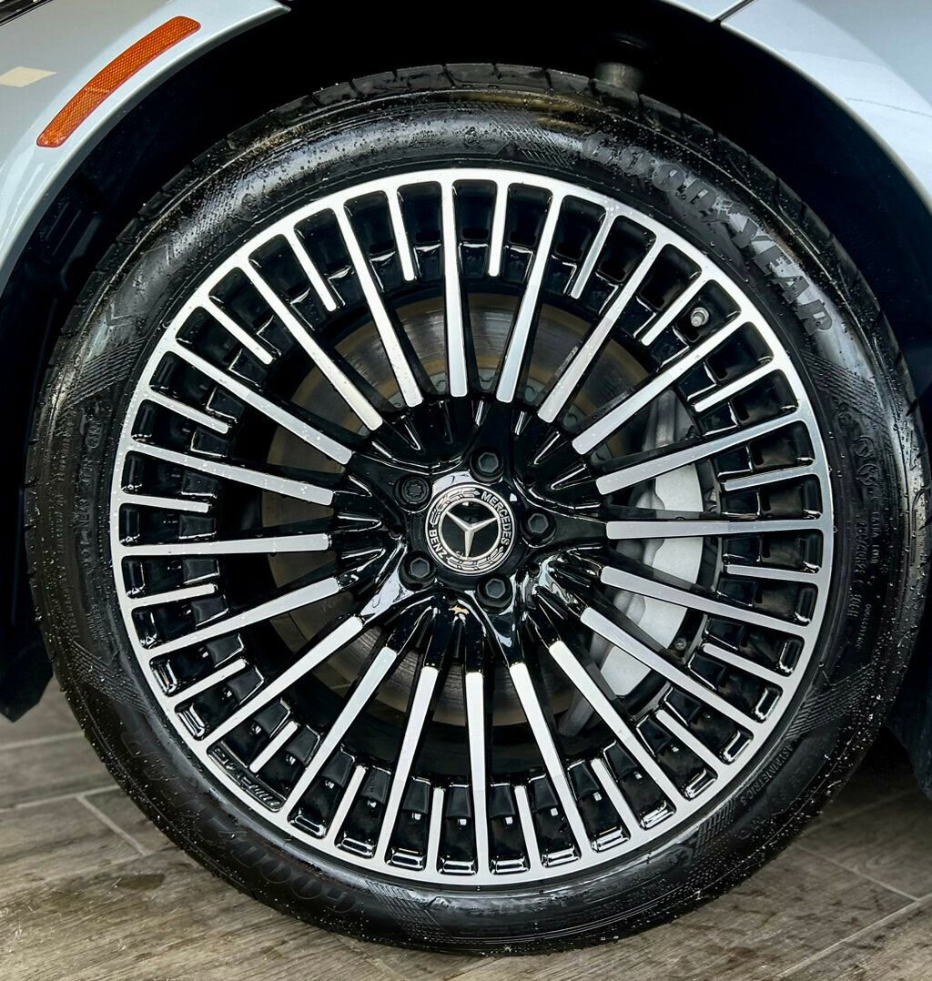 Used 2023 Mercedes-Benz EQS 580 4MATIC Sedan image 40