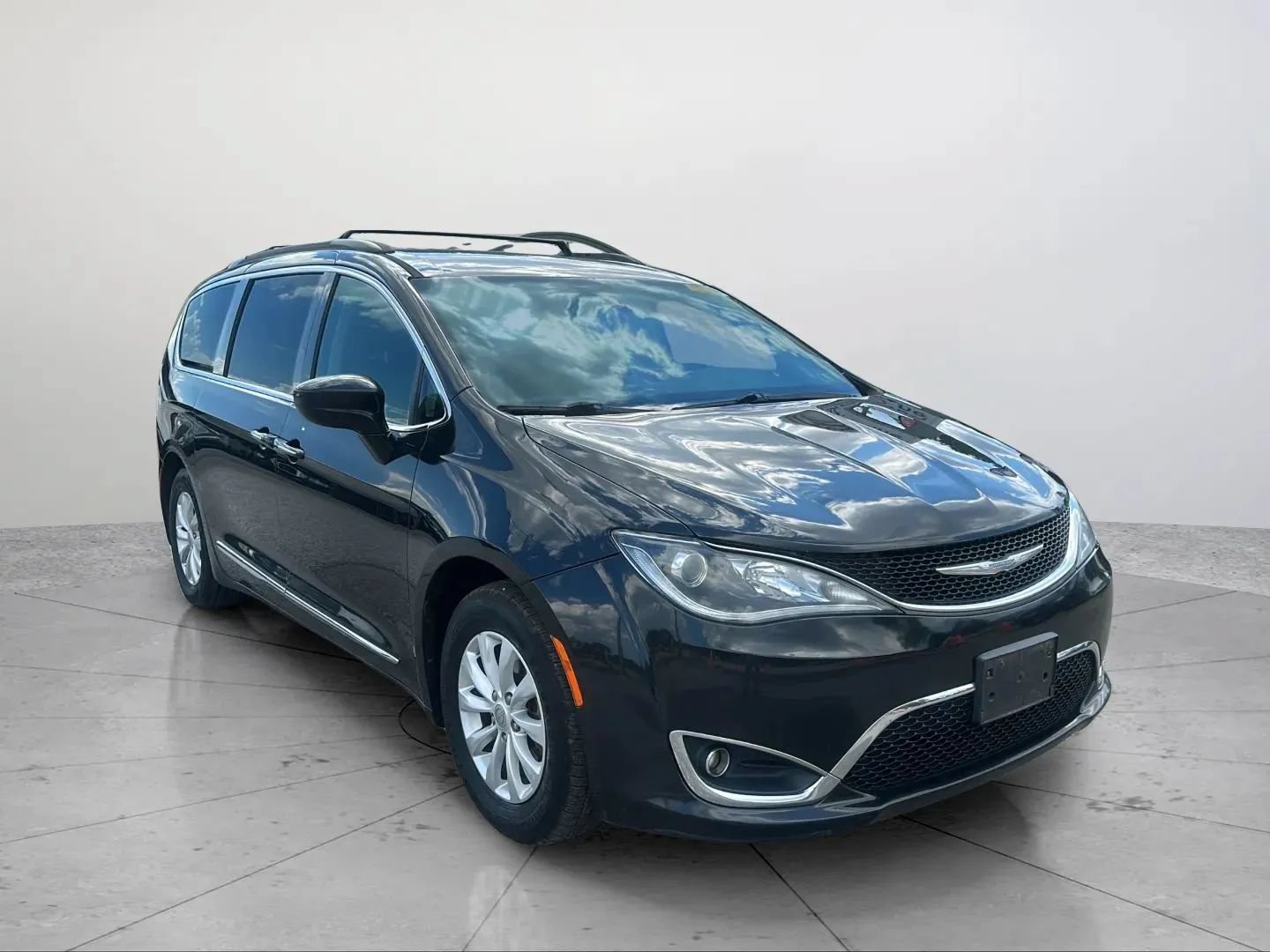 Used 2017 Chrysler Pacifica Touring-L FWD image 17