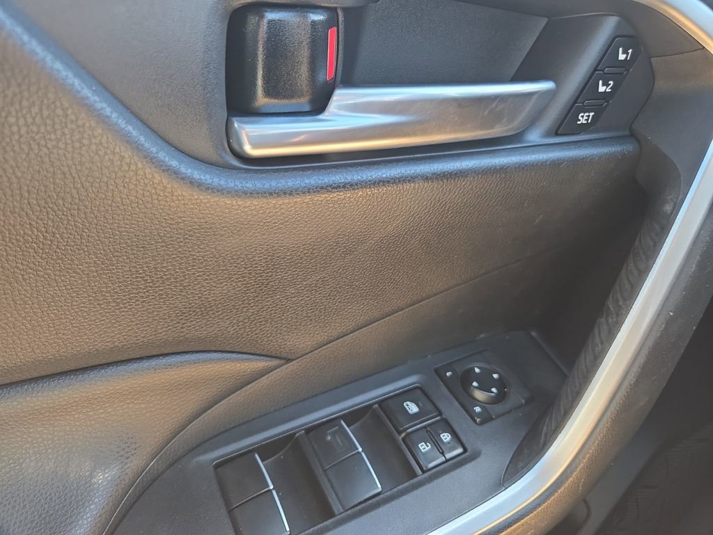 Used 2020 Toyota RAV4 XLE Premium AWD/4WD image 22